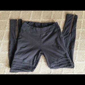 Synergy brand cotton black leggings. Size xs